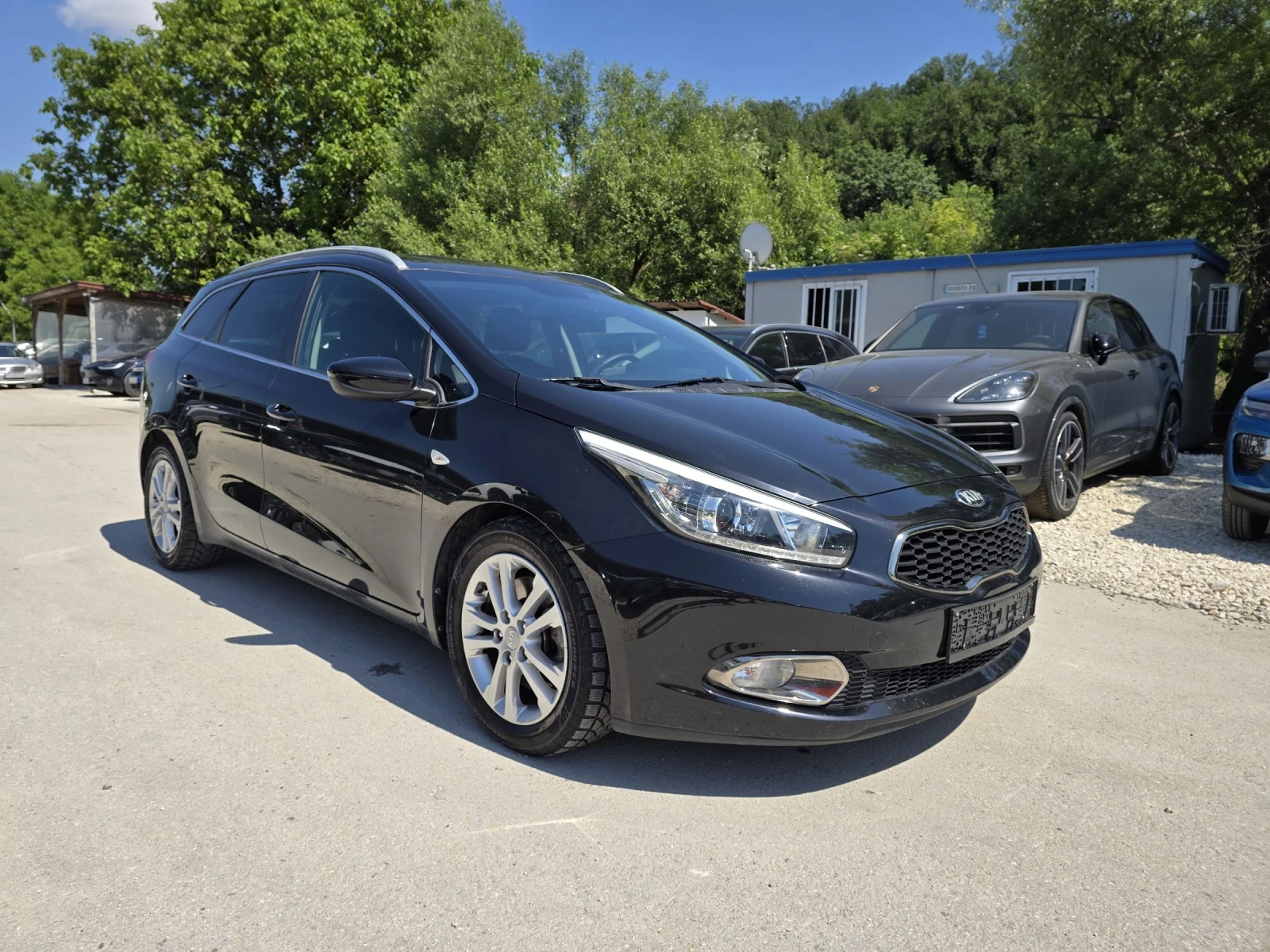 Kia Ceed 1.6crdi 128к.с Топ състояние  - изображение 2
