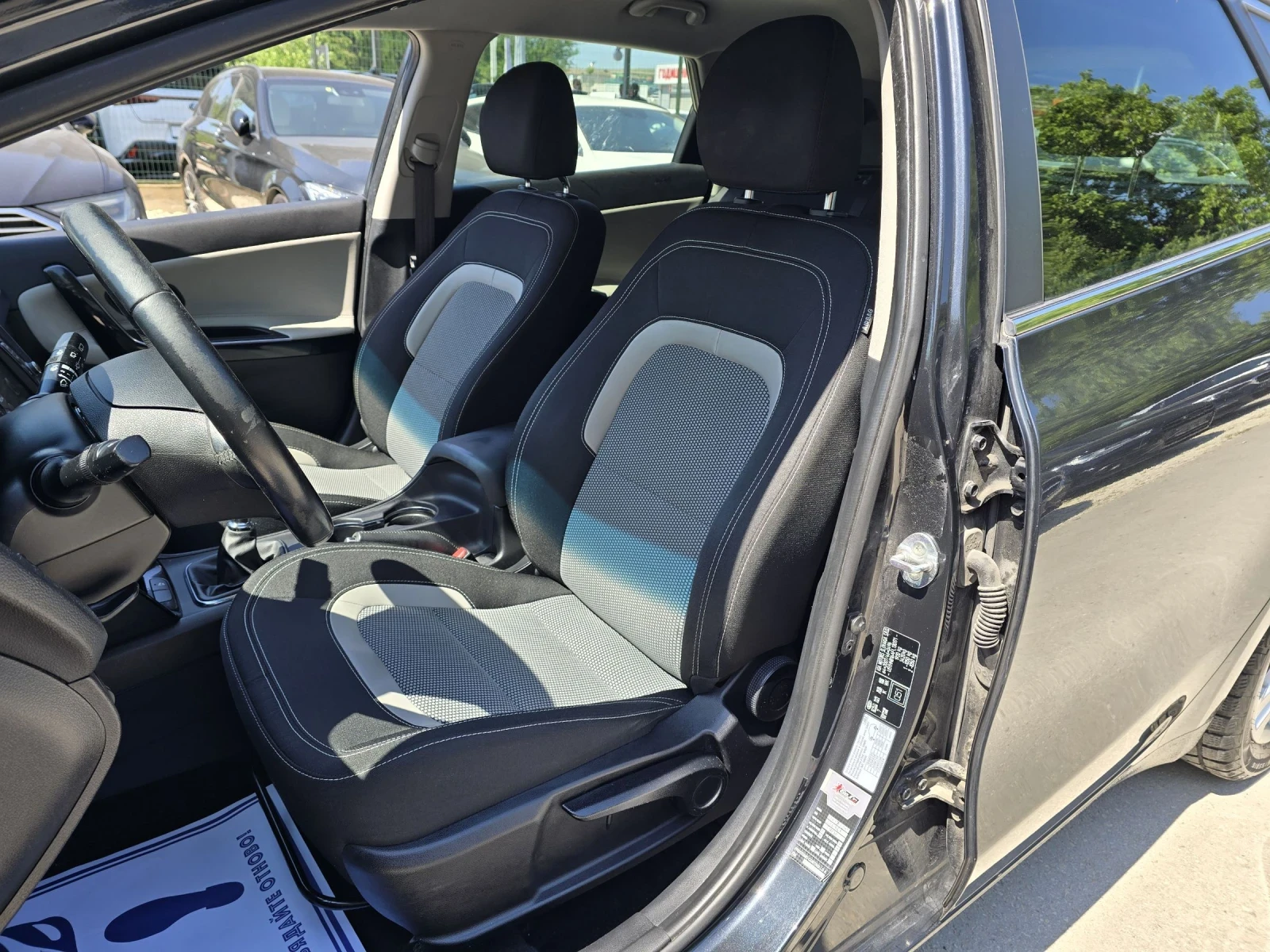 Kia Ceed 1.6crdi 128к.с Топ състояние  - изображение 9