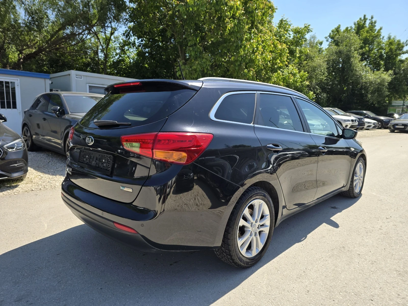 Kia Ceed 1.6crdi 128к.с Топ състояние  - изображение 3