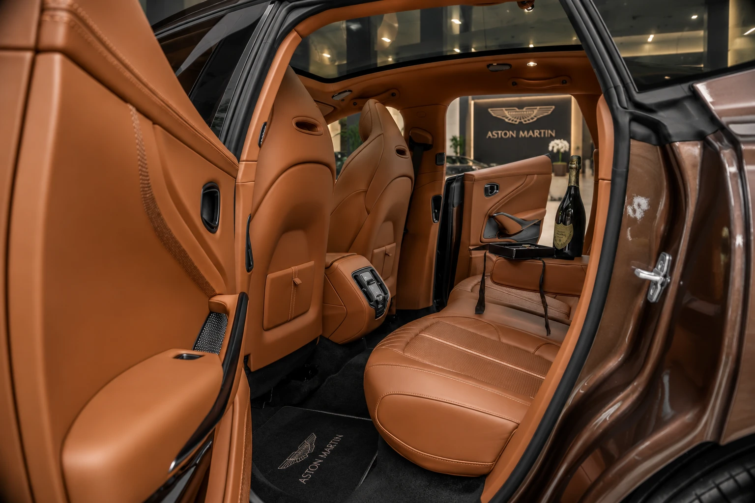 Aston Martin DBX 707* MY25* PERFORMANCE* CARBON* LIMITED * �������� | Mobile.bg � ����������� 10