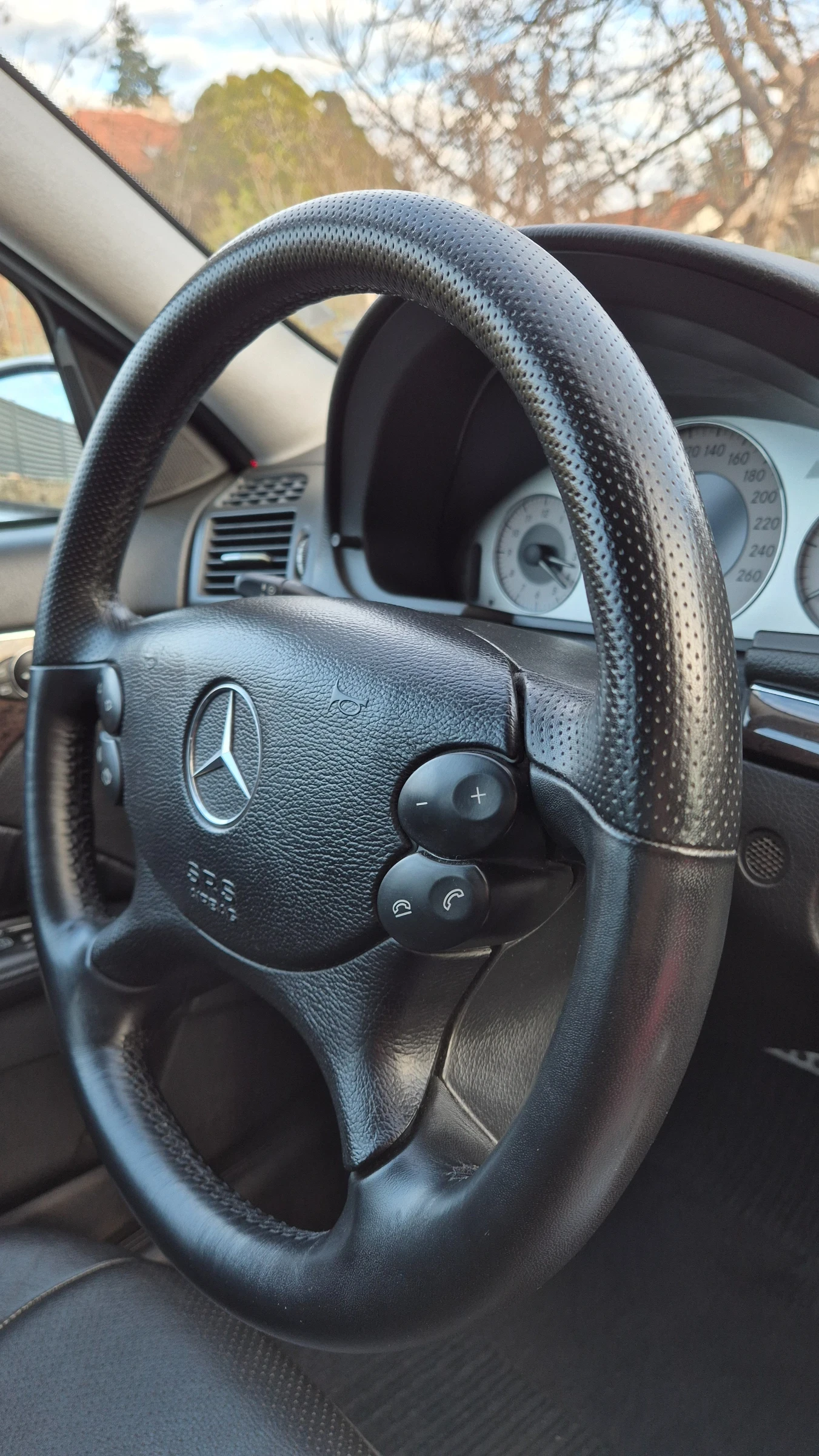 Mercedes-Benz E 320  - изображение 10