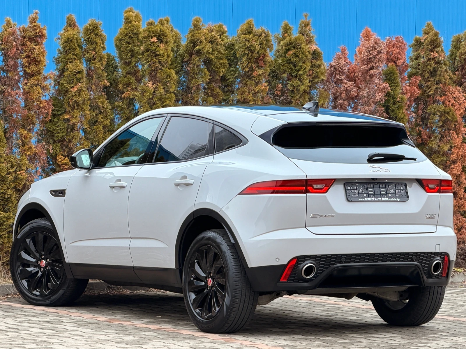 Jaguar E-pace S-LINE-КОЖА-ПОДГРЕВ-HEAD UP-ПРОЖЕКЦИЯ-KAТО НОВ-ТОП - изображение 2
