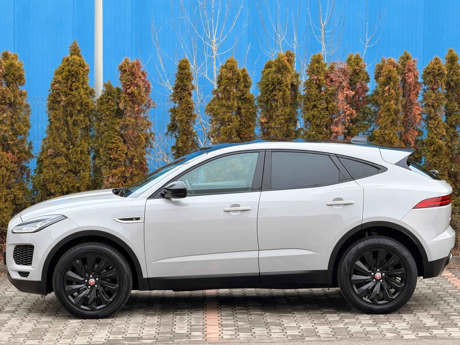 Jaguar E-pace S-LINE-КОЖА-ПОДГРЕВ-HEAD UP-ПРОЖЕКЦИЯ-KAТО НОВ-ТОП - изображение 7