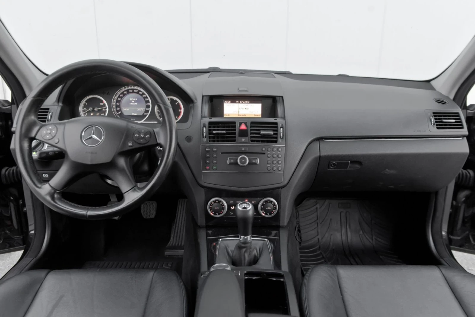 Mercedes-Benz C 220 Sport edition , снимка 15 - Автомобили и джипове - 54745623
