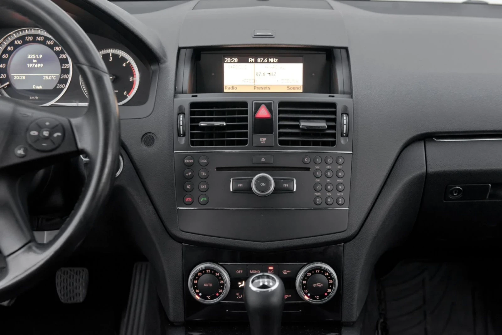 Mercedes-Benz C 220 Sport edition , снимка 13 - Автомобили и джипове - 54745623