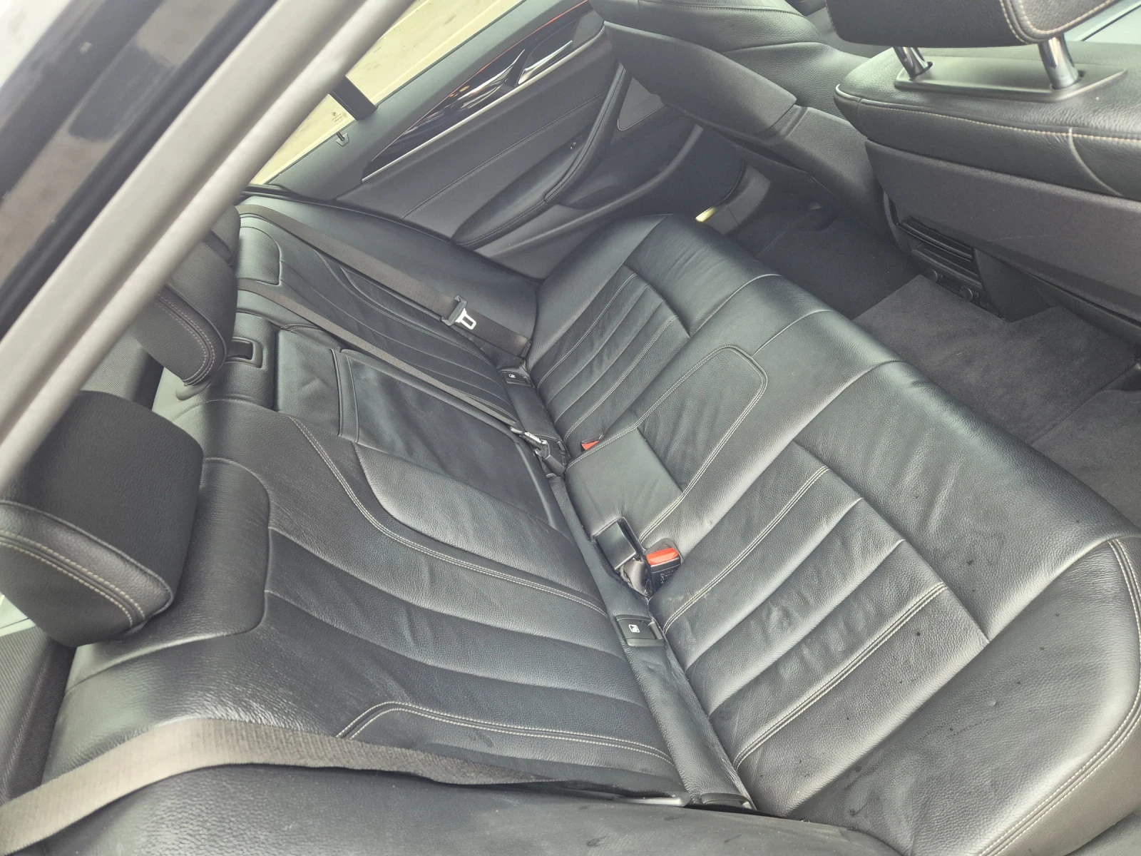 BMW 530 D Xdrive! M пакет! Harman! Вакум! , снимка 11 - Автомобили и джипове - 54952708