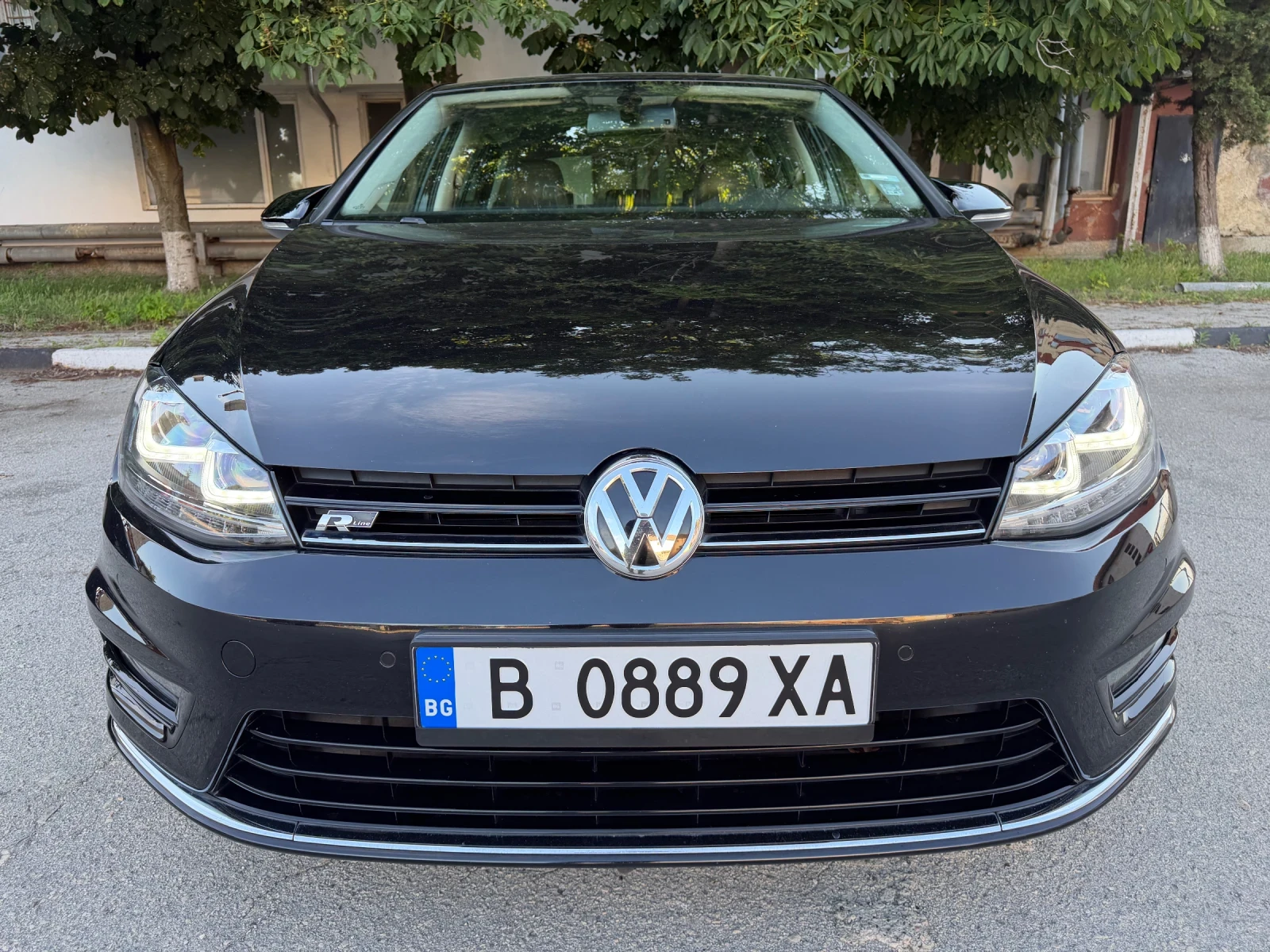 VW Golf 1.6 TDI R-line, снимка 2 - Автомобили и джипове - 54954278