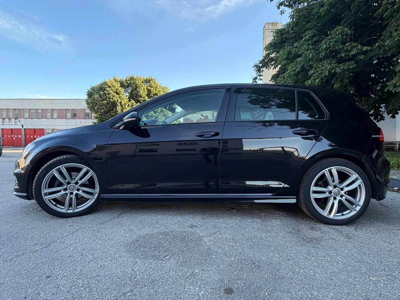 VW Golf 1.6 TDI R-line, снимка 5 - Автомобили и джипове - 54954278