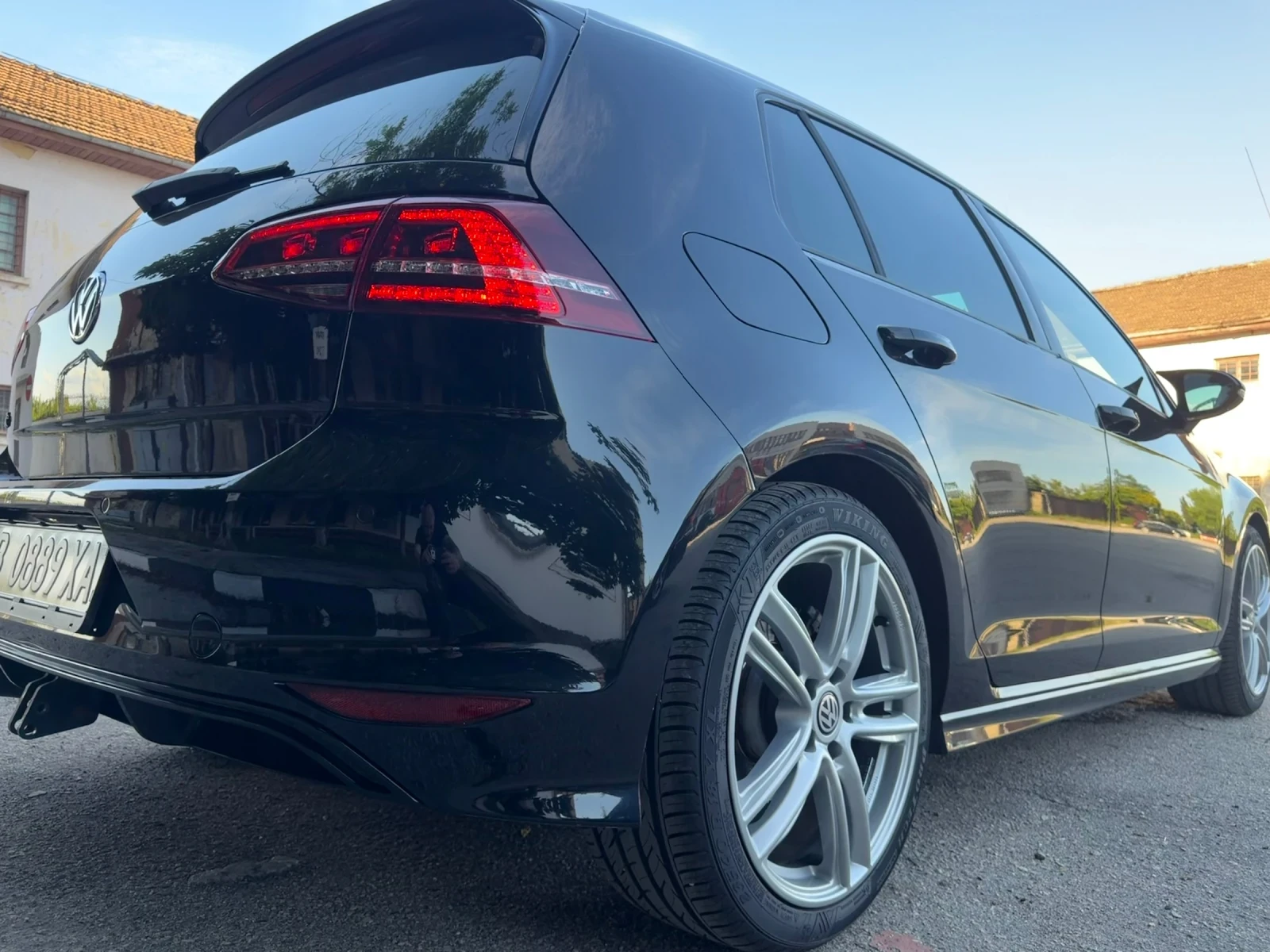 VW Golf 1.6 TDI R-line, снимка 3 - Автомобили и джипове - 54954278