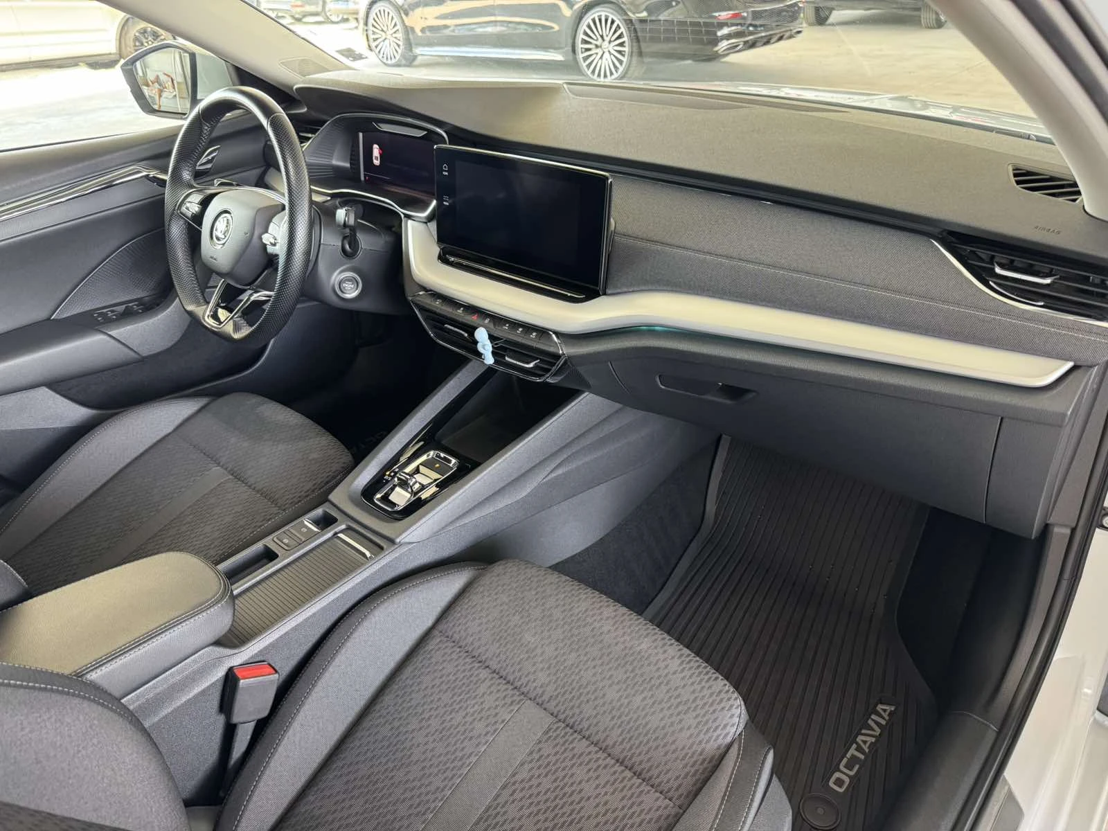 Skoda Octavia 1.5 G-TEC* 130ps* МЕТАН* 93хл.км* АВТОМАТ* НАВИ* , снимка 10 - Автомобили и джипове - 55279187