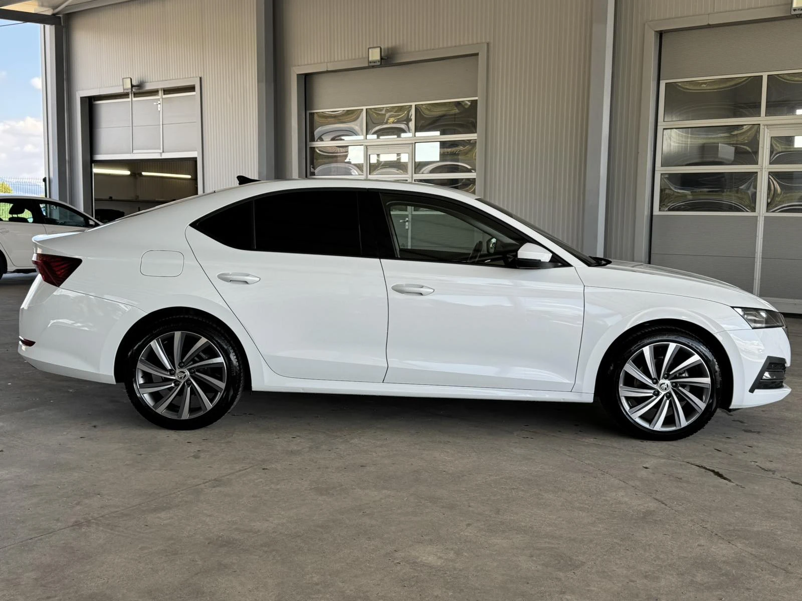 Skoda Octavia 1.5 G-TEC* 130ps* МЕТАН* 93хл.км* АВТОМАТ* НАВИ* , снимка 6 - Автомобили и джипове - 55279187