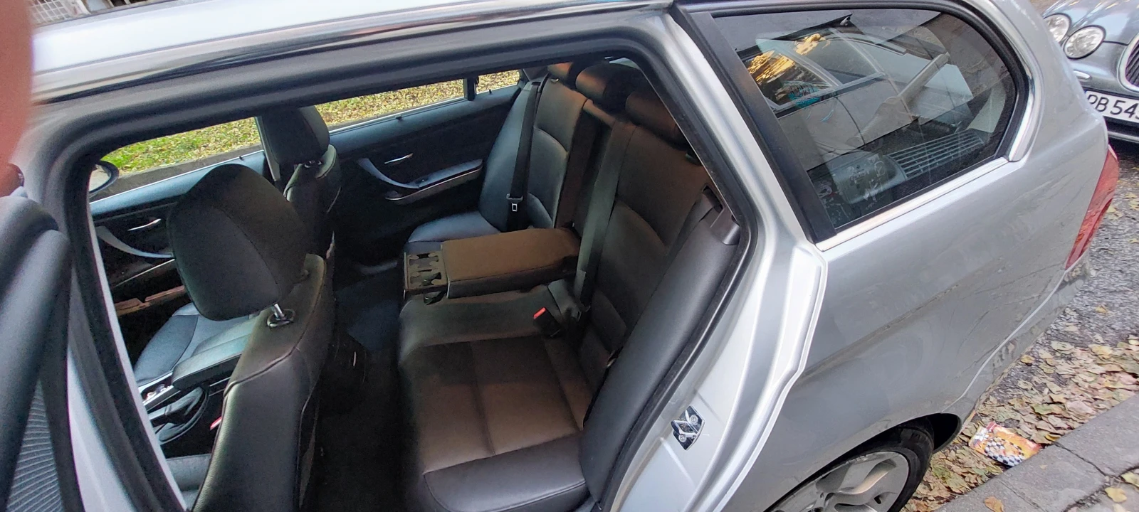 BMW 330 XI, снимка 10 - Автомобили и джипове - 56233550