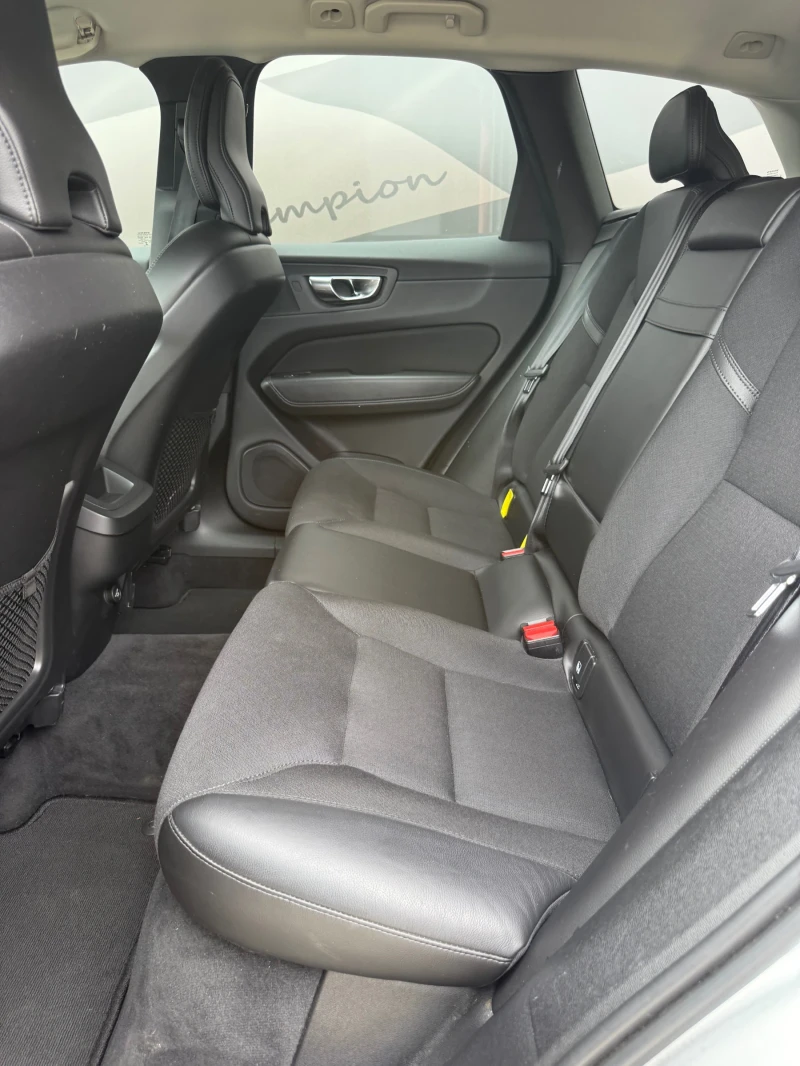 Volvo XC60 2.0 D5 AWD, снимка 8 - Автомобили и джипове - 52246076