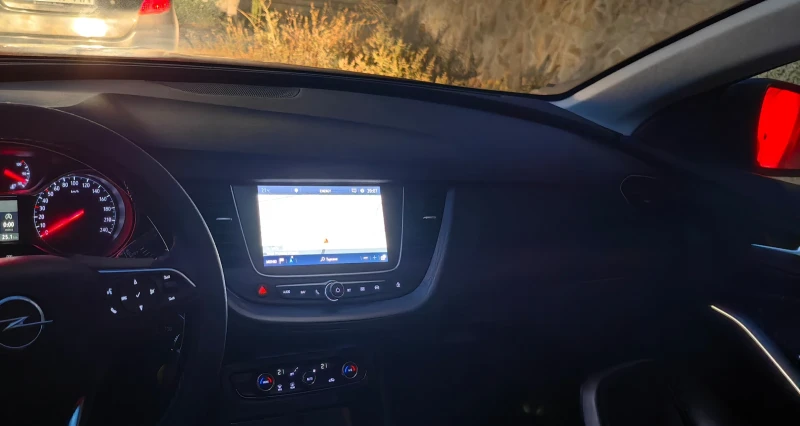 Opel Crossland X, снимка 5 - Автомобили и джипове - 52497385