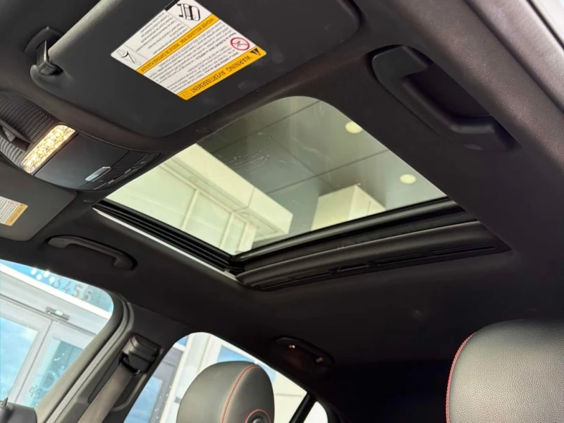 Mercedes-Benz GLC 300 * CARFAX * 360 КАМЕРИ* ШИБИДАХ, снимка 16 - Автомобили и джипове - 53380320