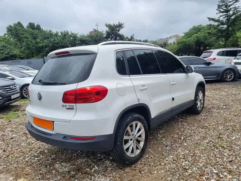 VW Tiguan 2.0 TDI COMFORT, снимка 7 - Автомобили и джипове - 55560117