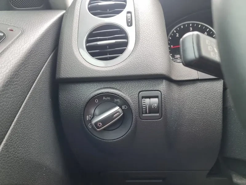 VW Tiguan 2.0 TDI COMFORT, снимка 14 - Автомобили и джипове - 55560117