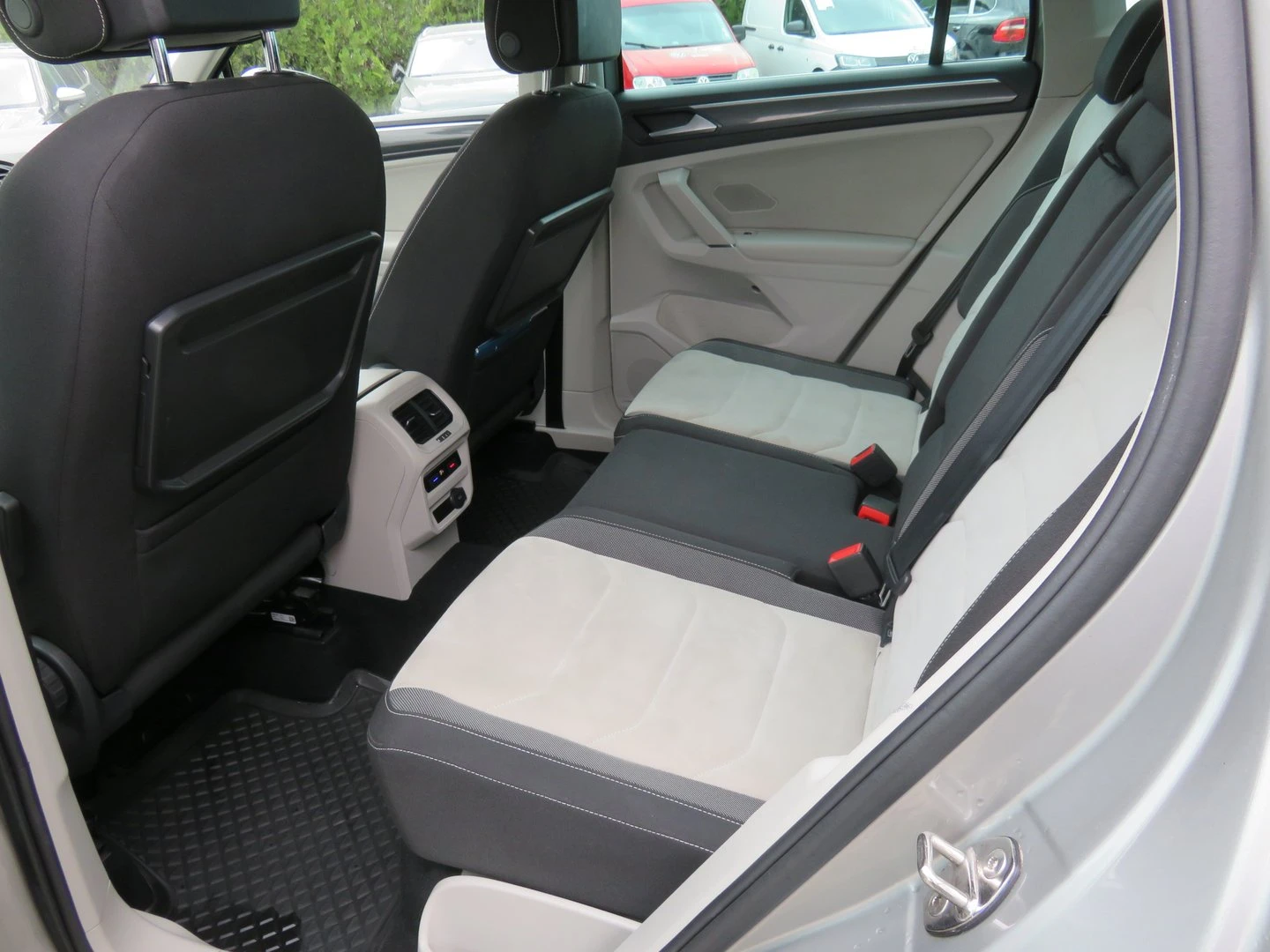 VW Tiguan 2.0 TDI SCR DSG 4MO Highline - изображение 3