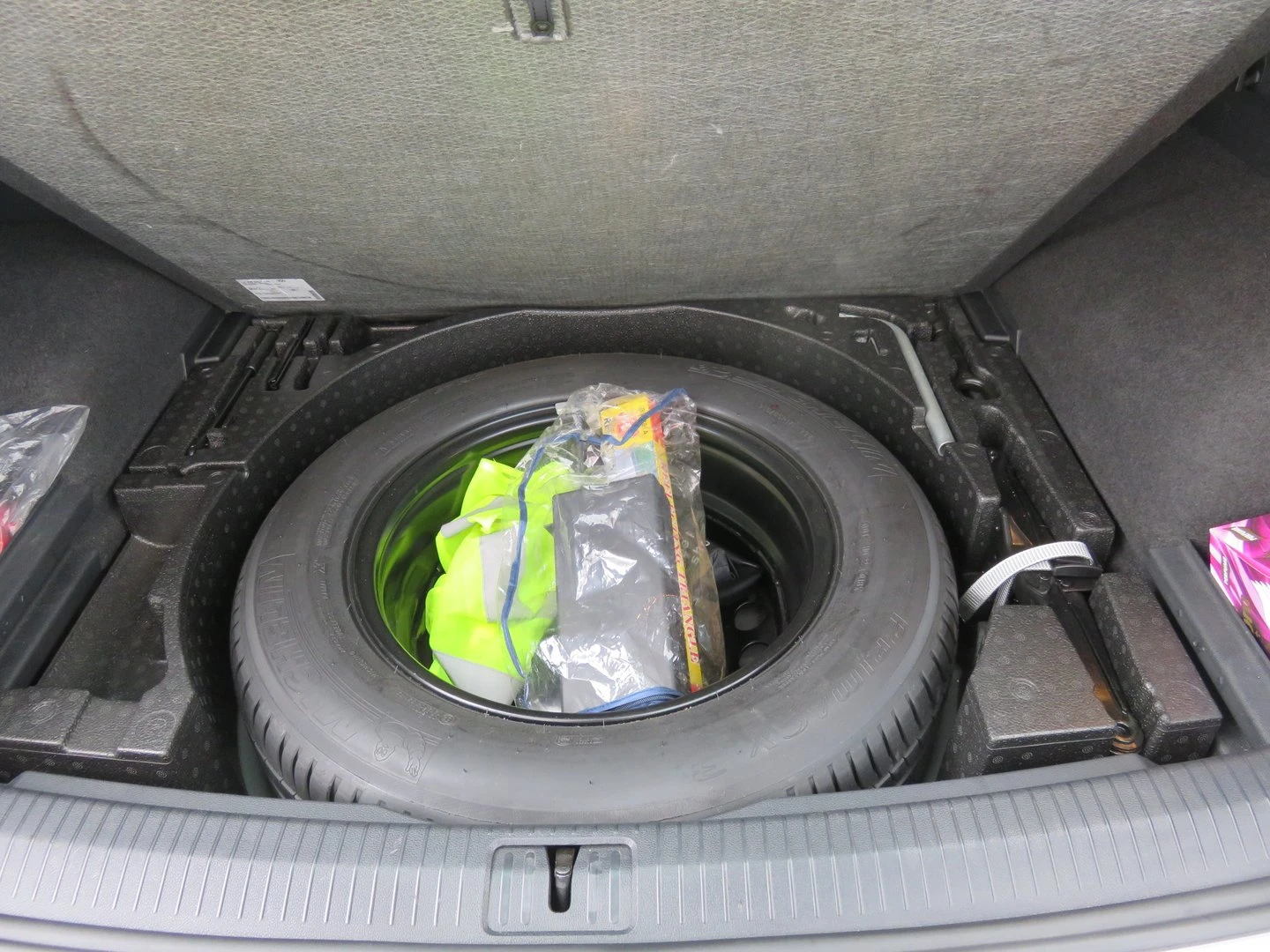 VW Tiguan 2.0 TDI SCR DSG 4MO Highline - изображение 7