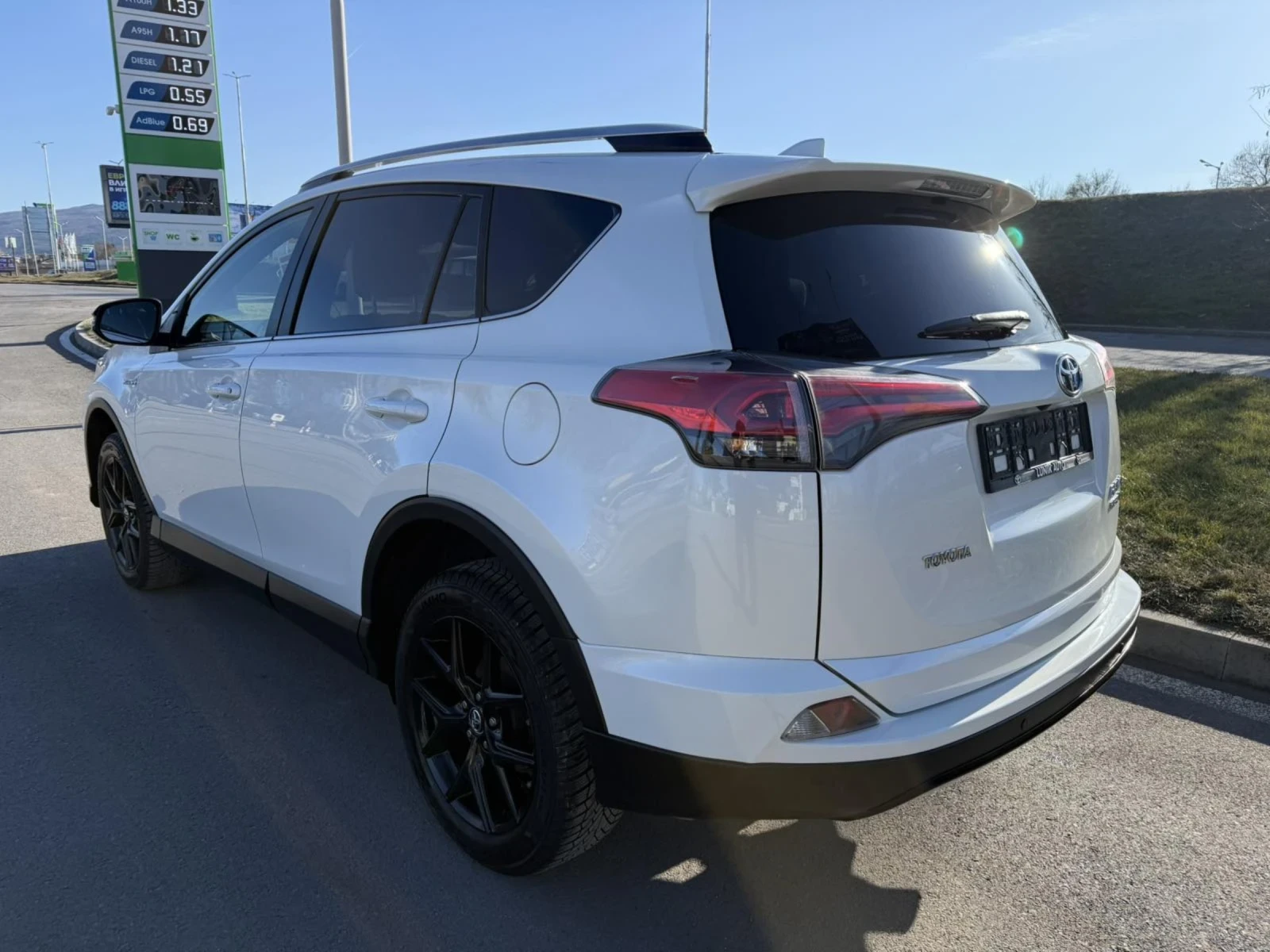 Toyota Rav4 HYBRID BLACK EDITION - изображение 5