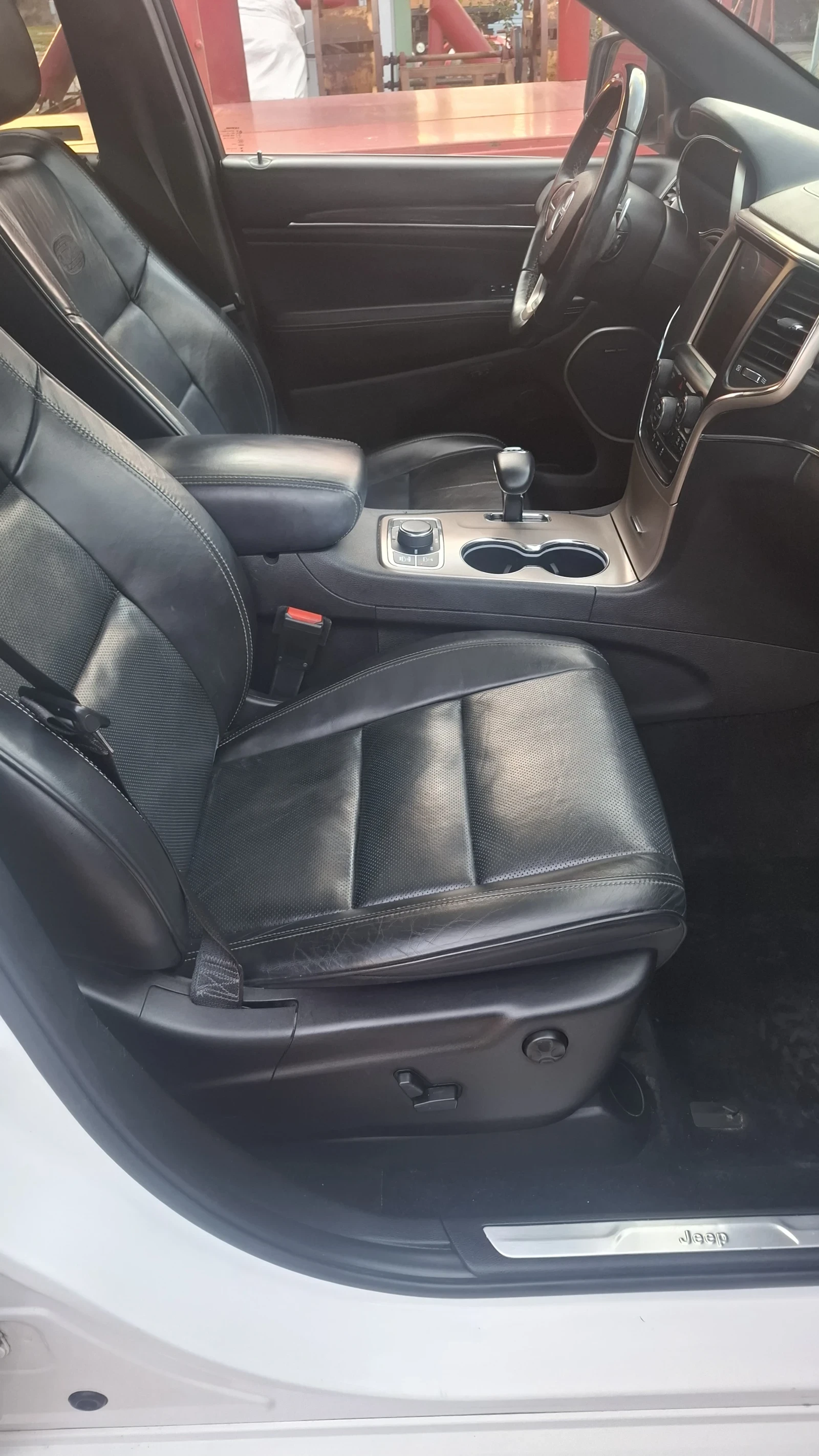 Jeep Grand cherokee 3.6 overland, снимка 11 - Автомобили и джипове - 53506918