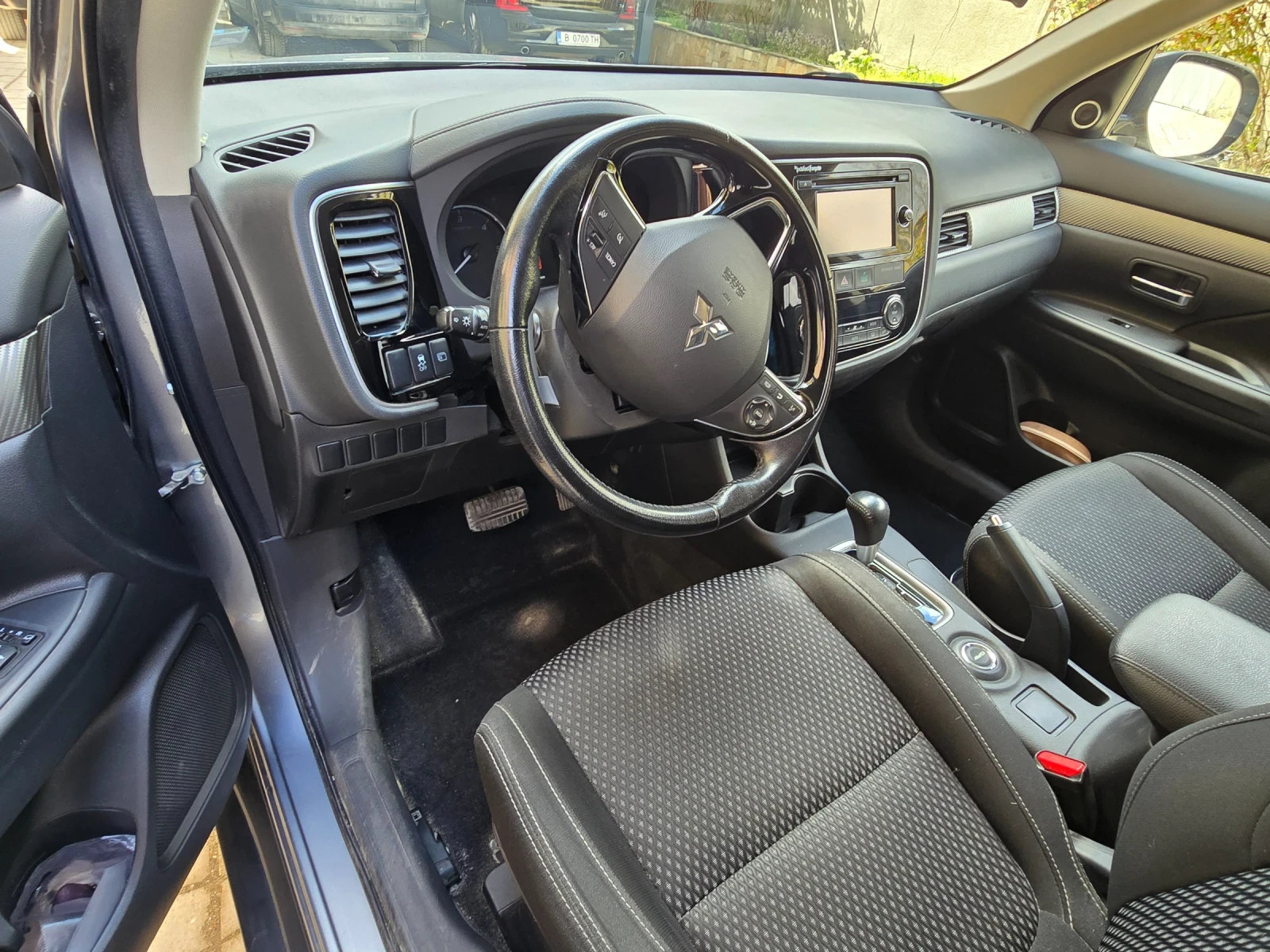 Mitsubishi Outlander, снимка 6 - Автомобили и джипове - 54155591