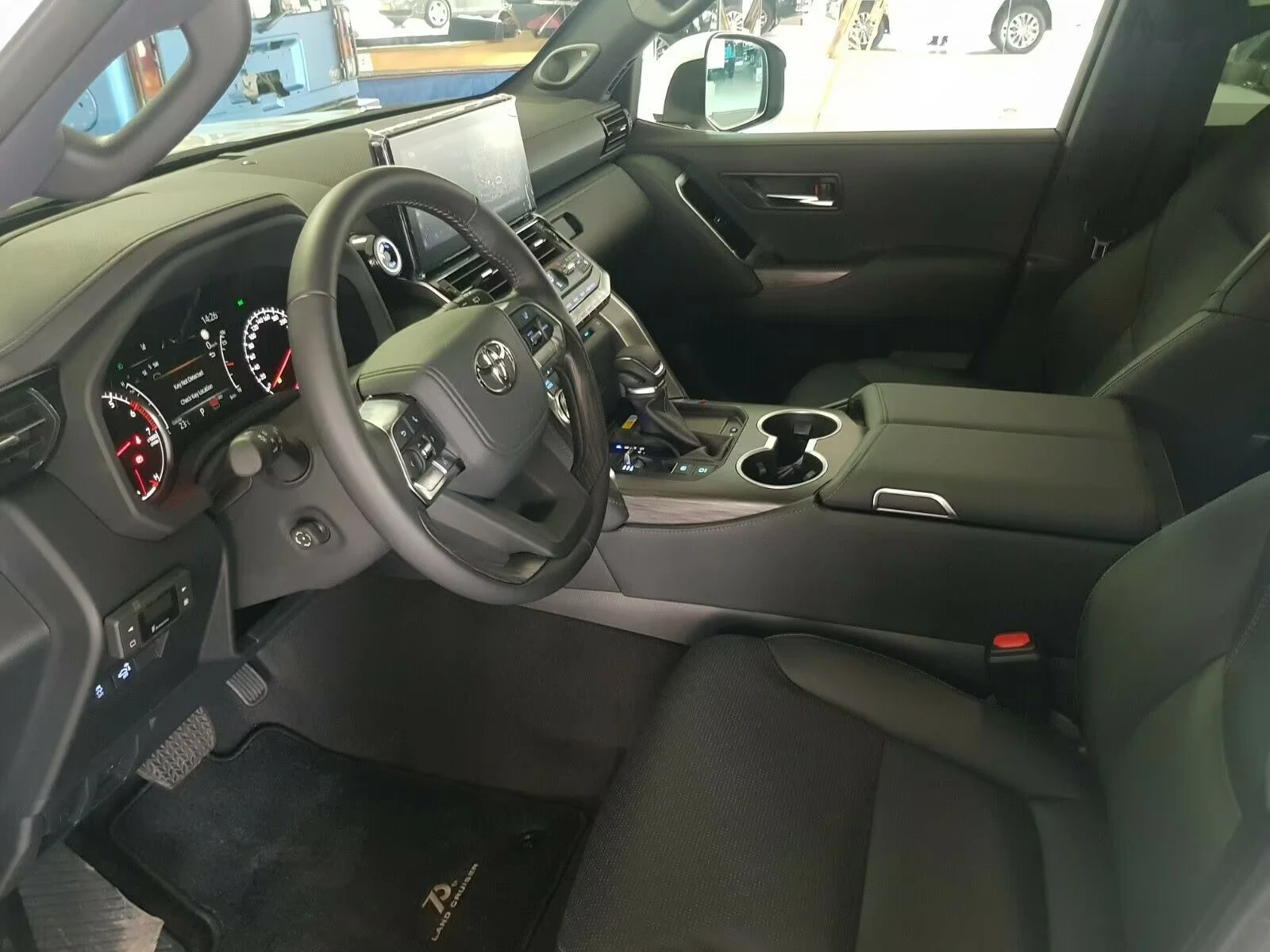 Toyota Land cruiser LC300/415HP/ANNIVERSARY/HUD/360/MEMO/294q | Mobile.bg � ����������� 6
