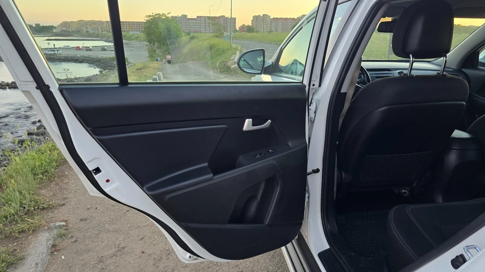 Kia Sportage 2.0 CRDi, снимка 8 - Автомобили и джипове - 54683405
