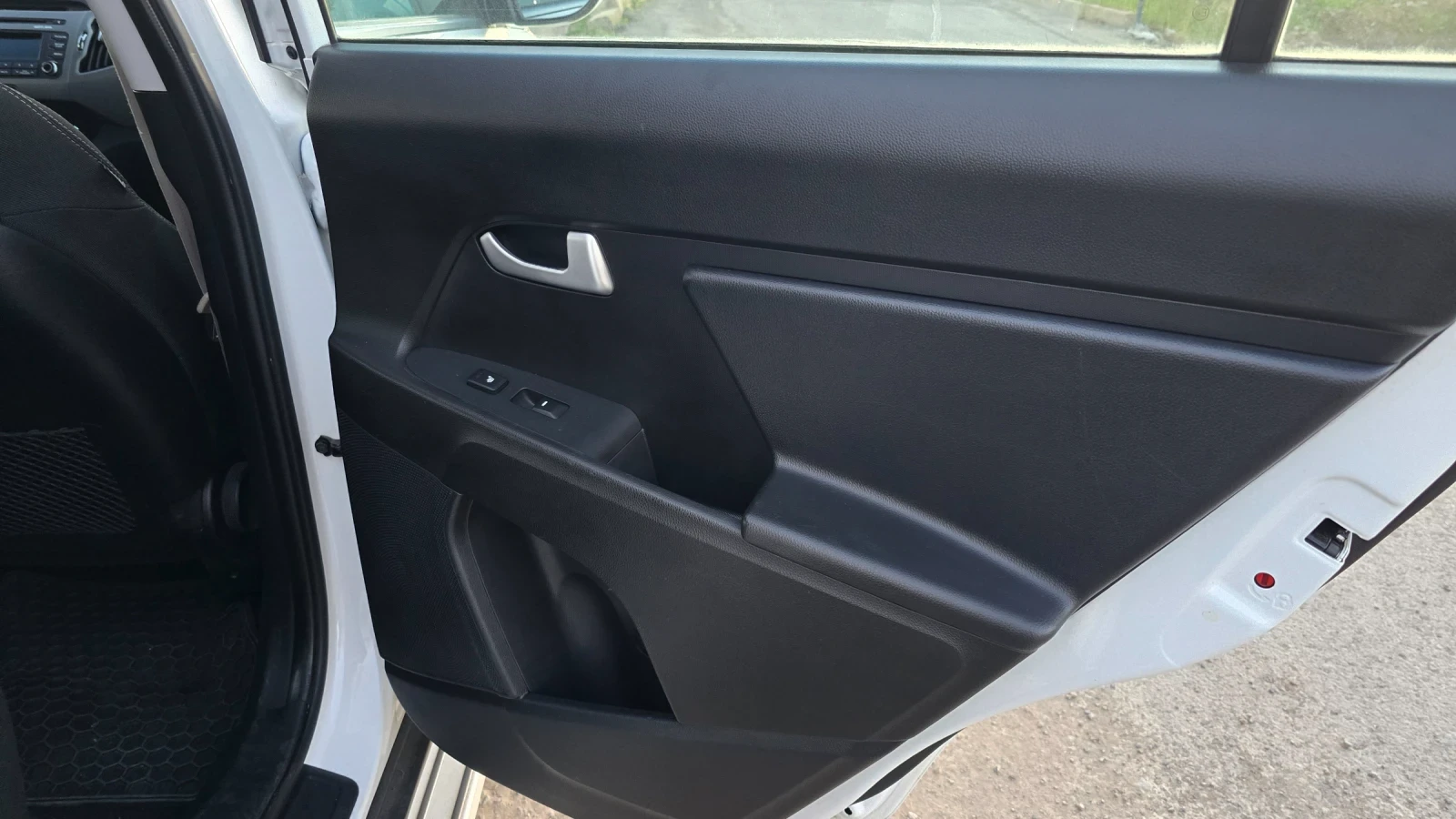Kia Sportage 2.0 CRDi, снимка 6 - Автомобили и джипове - 54683405