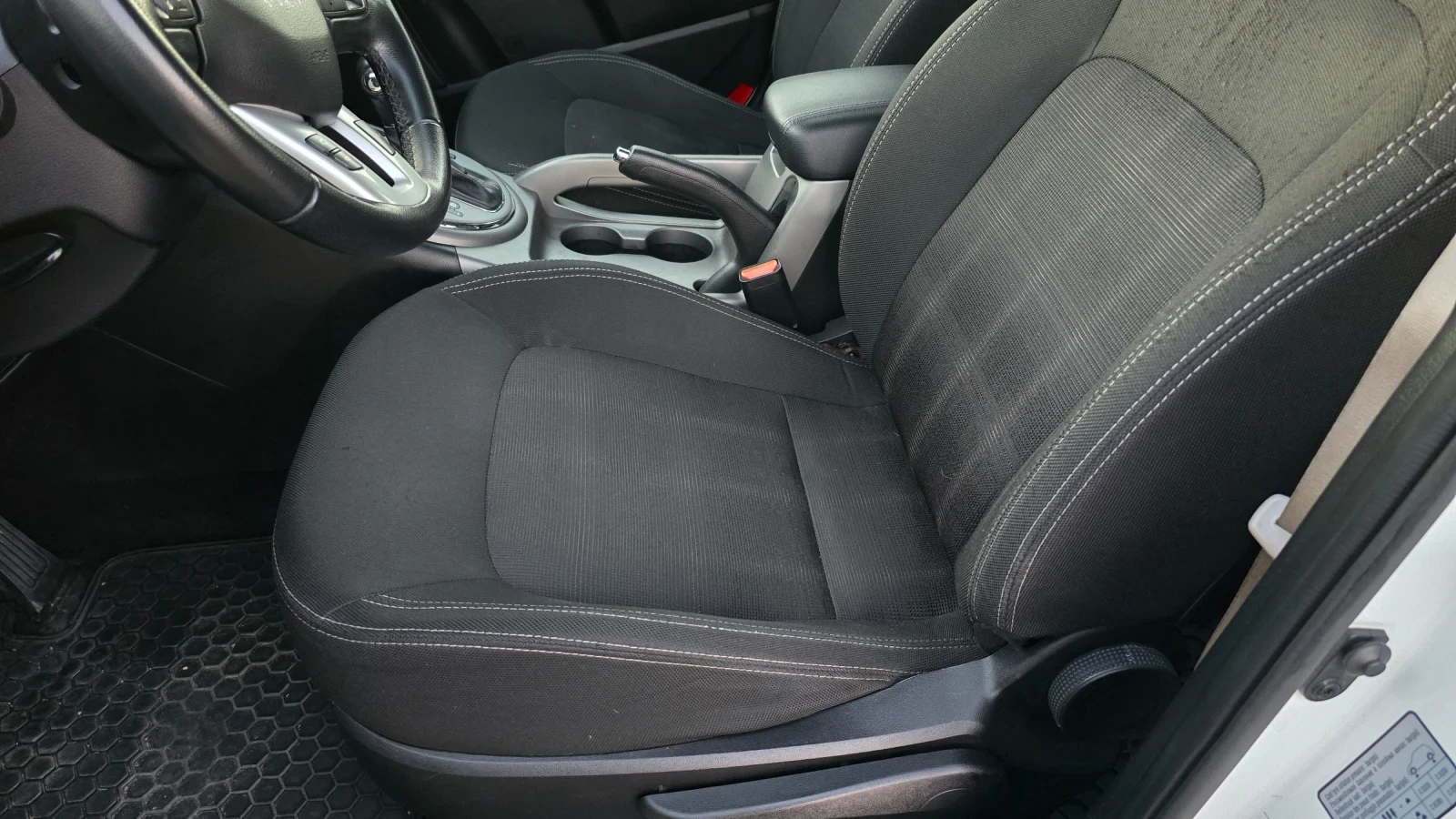 Kia Sportage 2.0 CRDi, снимка 10 - Автомобили и джипове - 54683405