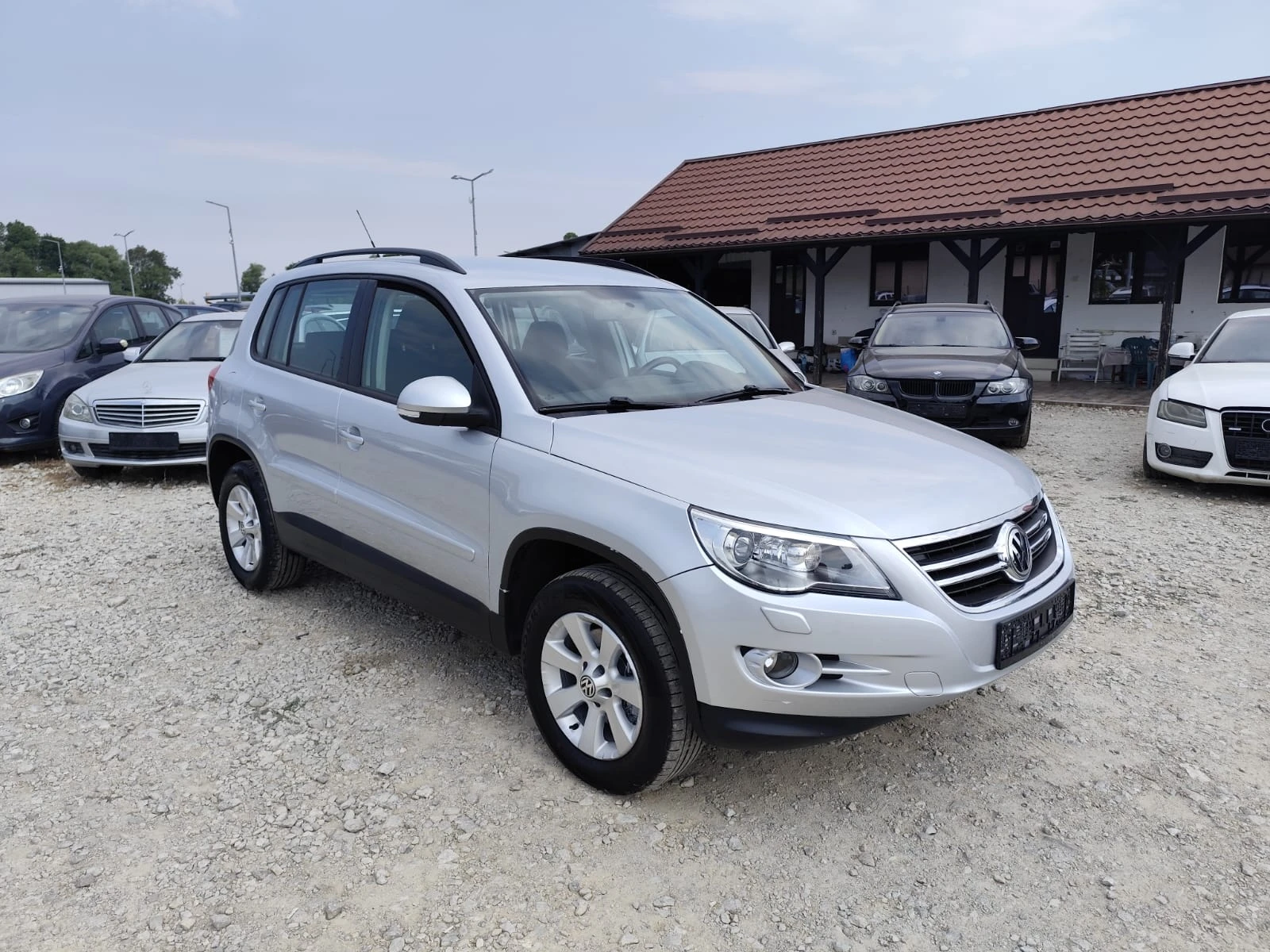 VW Tiguan 2.0 дизел 4х4, снимка 3 - Автомобили и джипове - 55706656