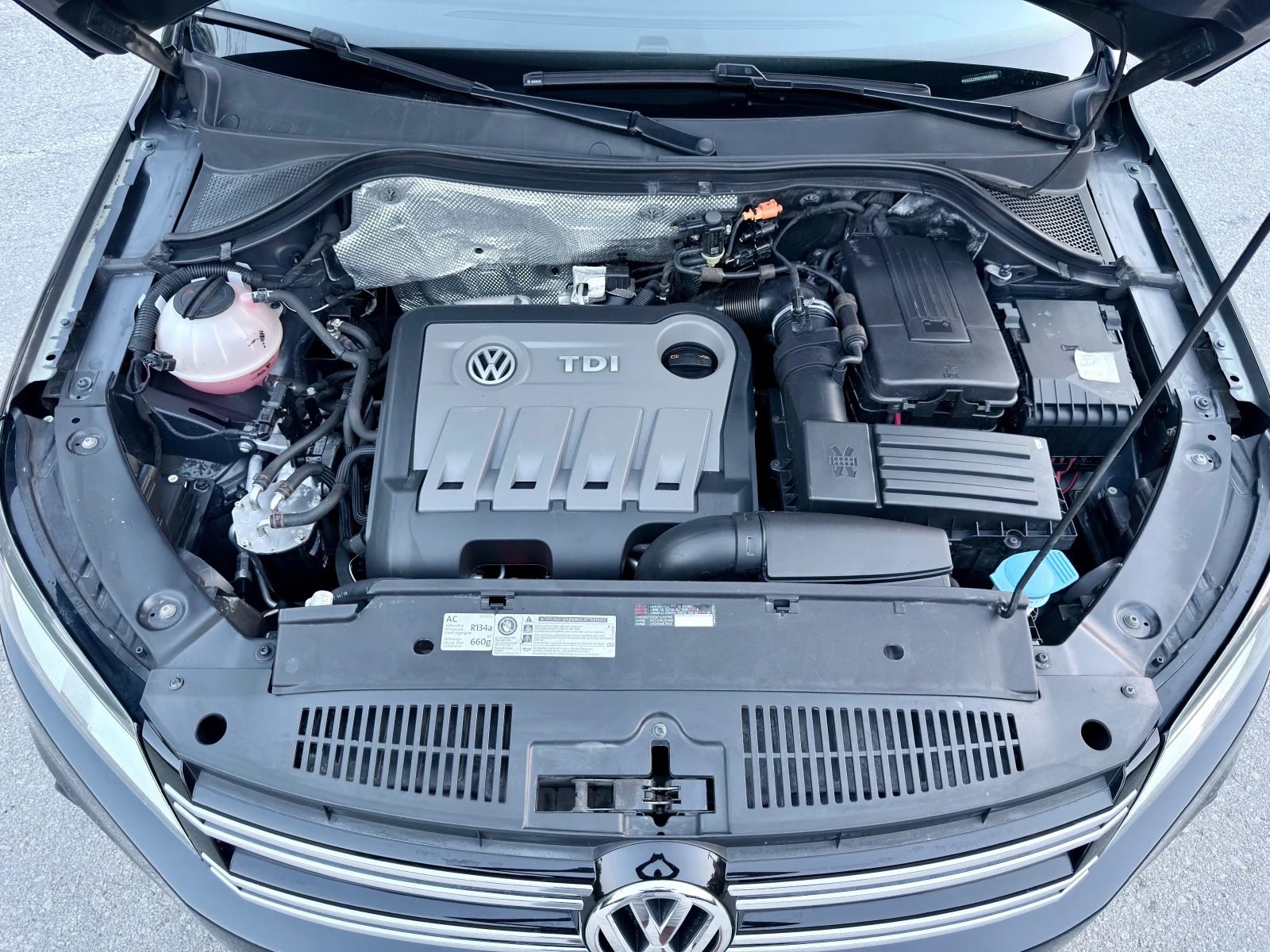 VW Tiguan 2.0TDI* HighLine* BlueMotion* Facelift* Navi* Euro, снимка 17 - Автомобили и джипове - 56124615