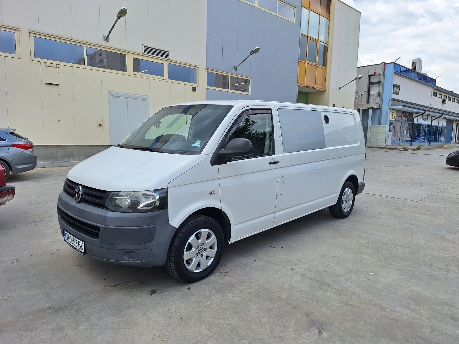 VW Transporter Т5 2.0 куб., 102 к.с. - изображение 2