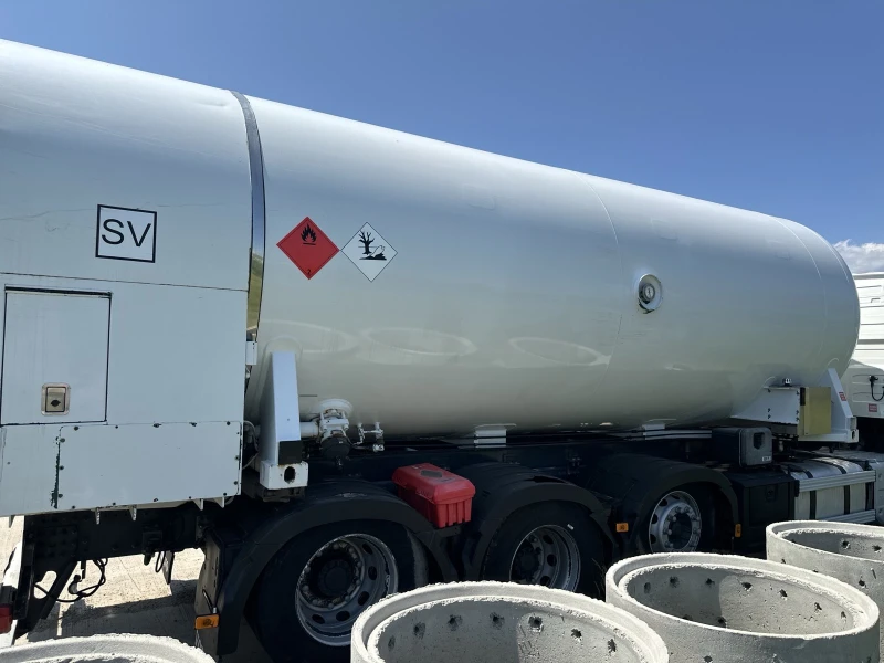 Volvo Fm цистерна, снимка 5 - Камиони - 51069749