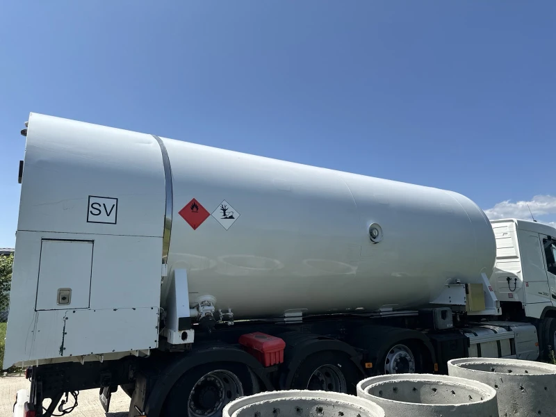 Volvo Fm цистерна, снимка 8 - Камиони - 51069749