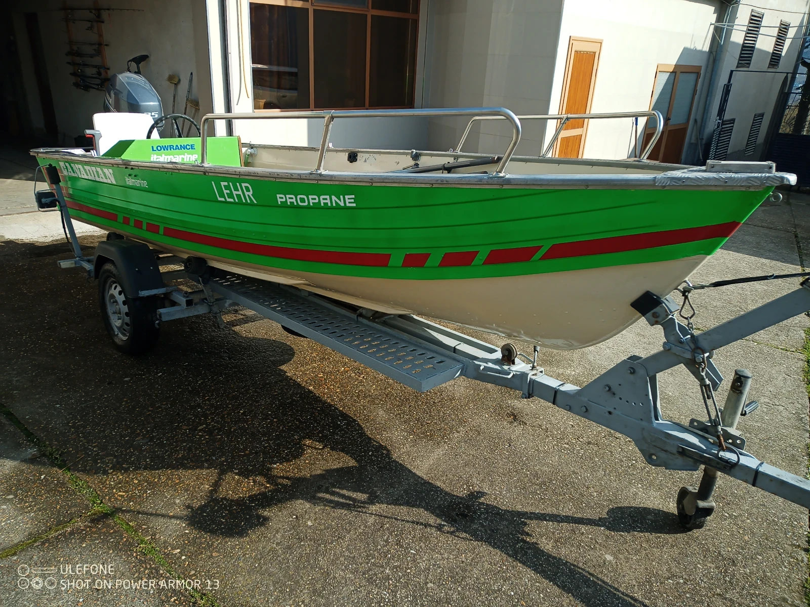 Лодка Ally Canadian