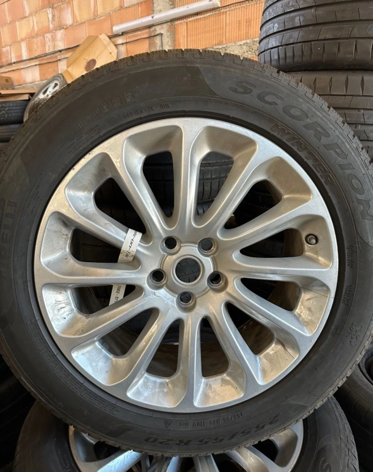 Гуми с джанти Pirelli 255/55R20