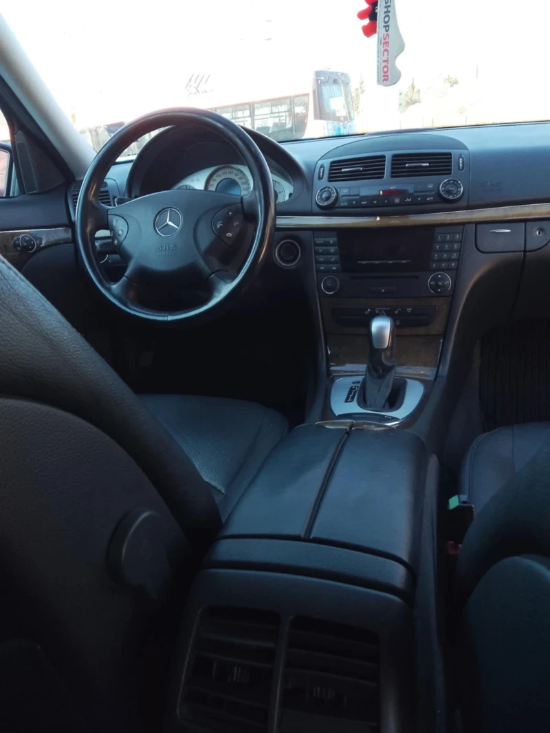 Mercedes-Benz E 320, снимка 1 - Автомобили и джипове - 49427005