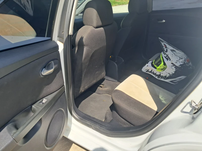 Seat Leon FR 2.0T , снимка 13 - Автомобили и джипове - 52851783