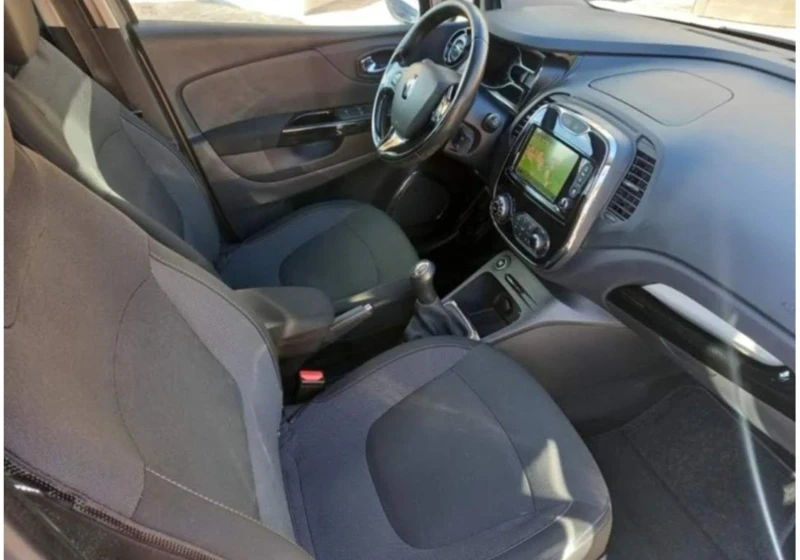 Renault Captur, снимка 4 - Автомобили и джипове - 52460371