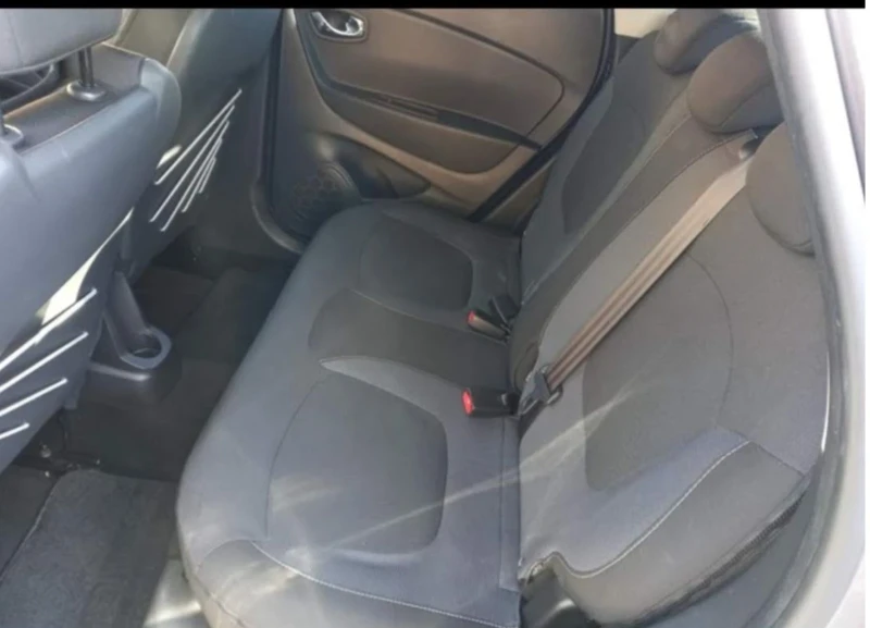 Renault Captur, снимка 10 - Автомобили и джипове - 52460371