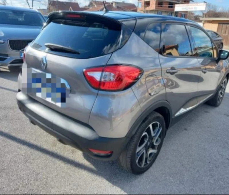 Renault Captur, снимка 9 - Автомобили и джипове - 52460371