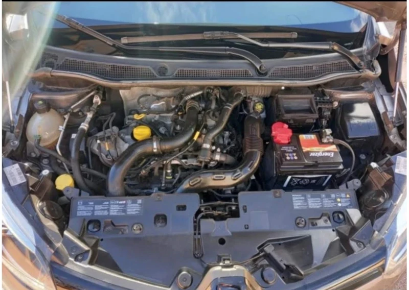 Renault Captur, снимка 6 - Автомобили и джипове - 52460371