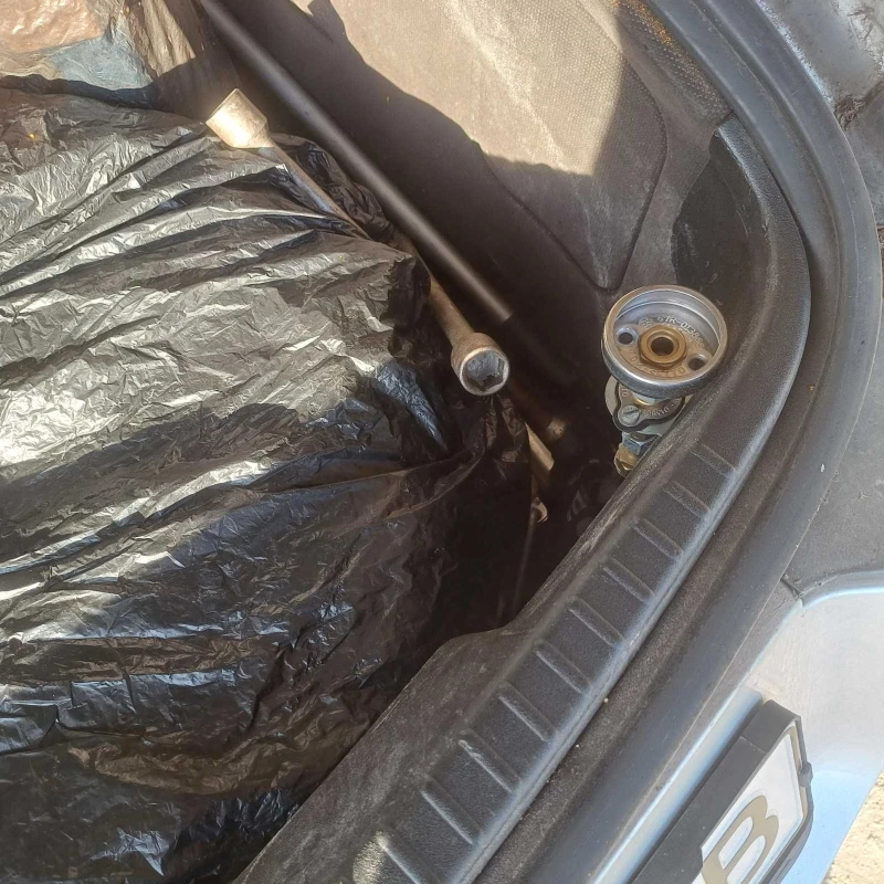 Audi Tt 1.8, снимка 10 - Автомобили и джипове - 53000647