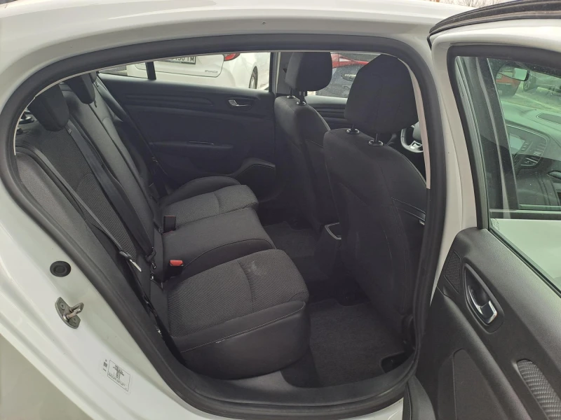 Renault Megane 1.3 Sedan TCe Life  140к.с., снимка 12 - Автомобили и джипове - 53458019