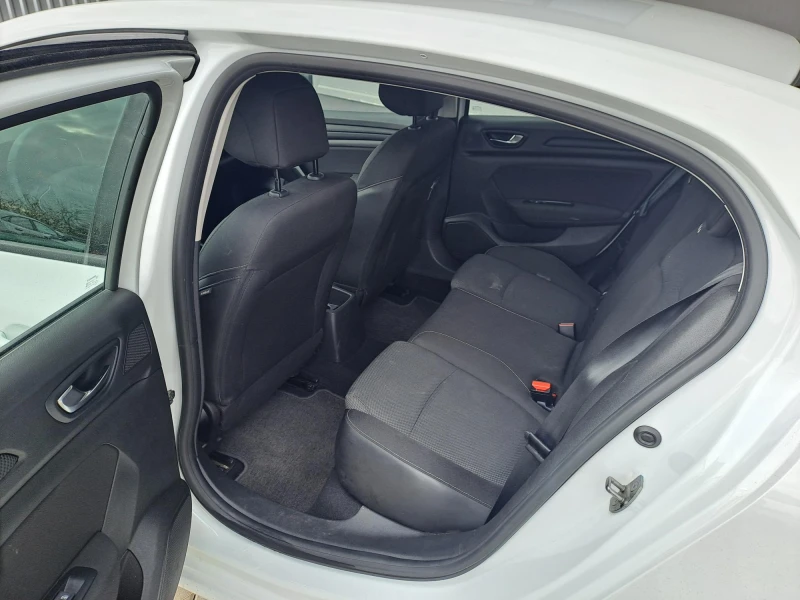 Renault Megane 1.3 Sedan TCe Life  140к.с., снимка 6 - Автомобили и джипове - 53458019