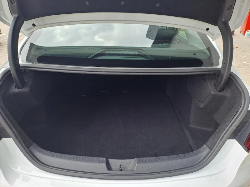 Renault Megane 1.3 Sedan TCe Life  140к.с., снимка 14 - Автомобили и джипове - 53458019