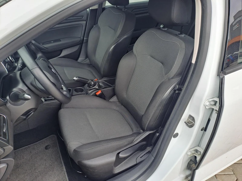 Renault Megane 1.3 Sedan TCe Life  140к.с., снимка 9 - Автомобили и джипове - 53458019