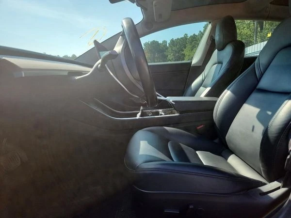 Tesla Model 3, снимка 8 - Автомобили и джипове - 56117286