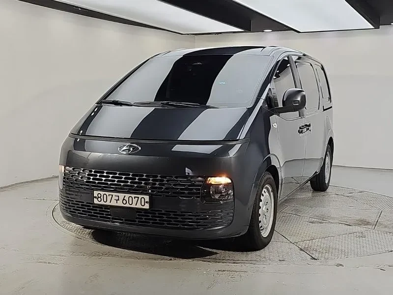 Hyundai Staria  3-Seater Smart